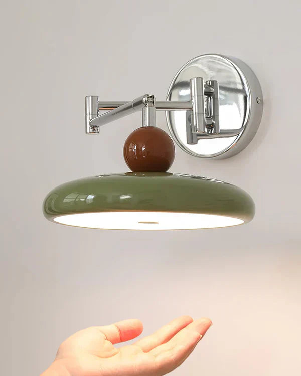 Flexible Lola Swing Arm Wandleuchte für Leseecken und Arbeitsplätze