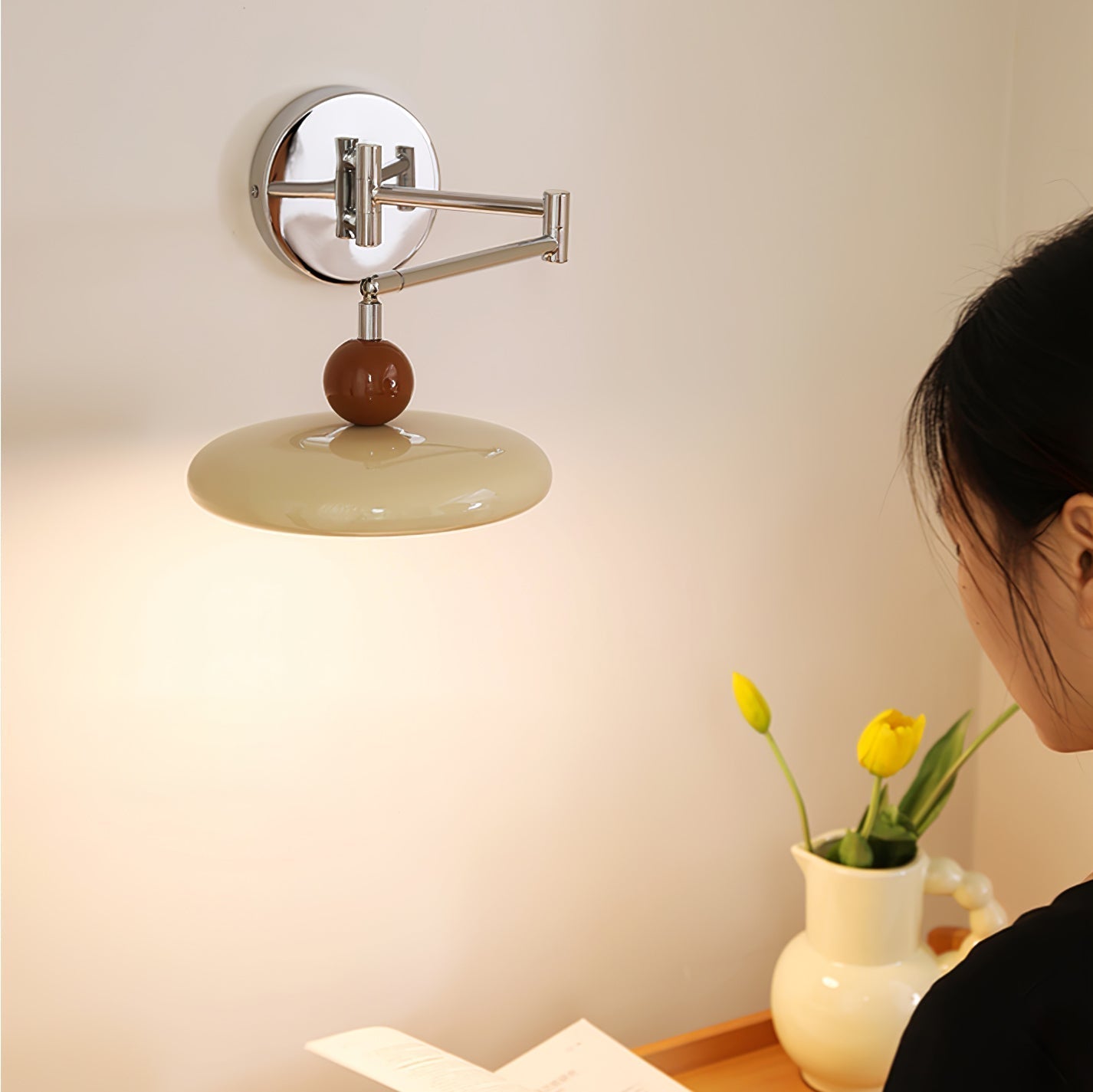 Flexible Lola Swing Arm Wandleuchte für Leseecken und Arbeitsplätze