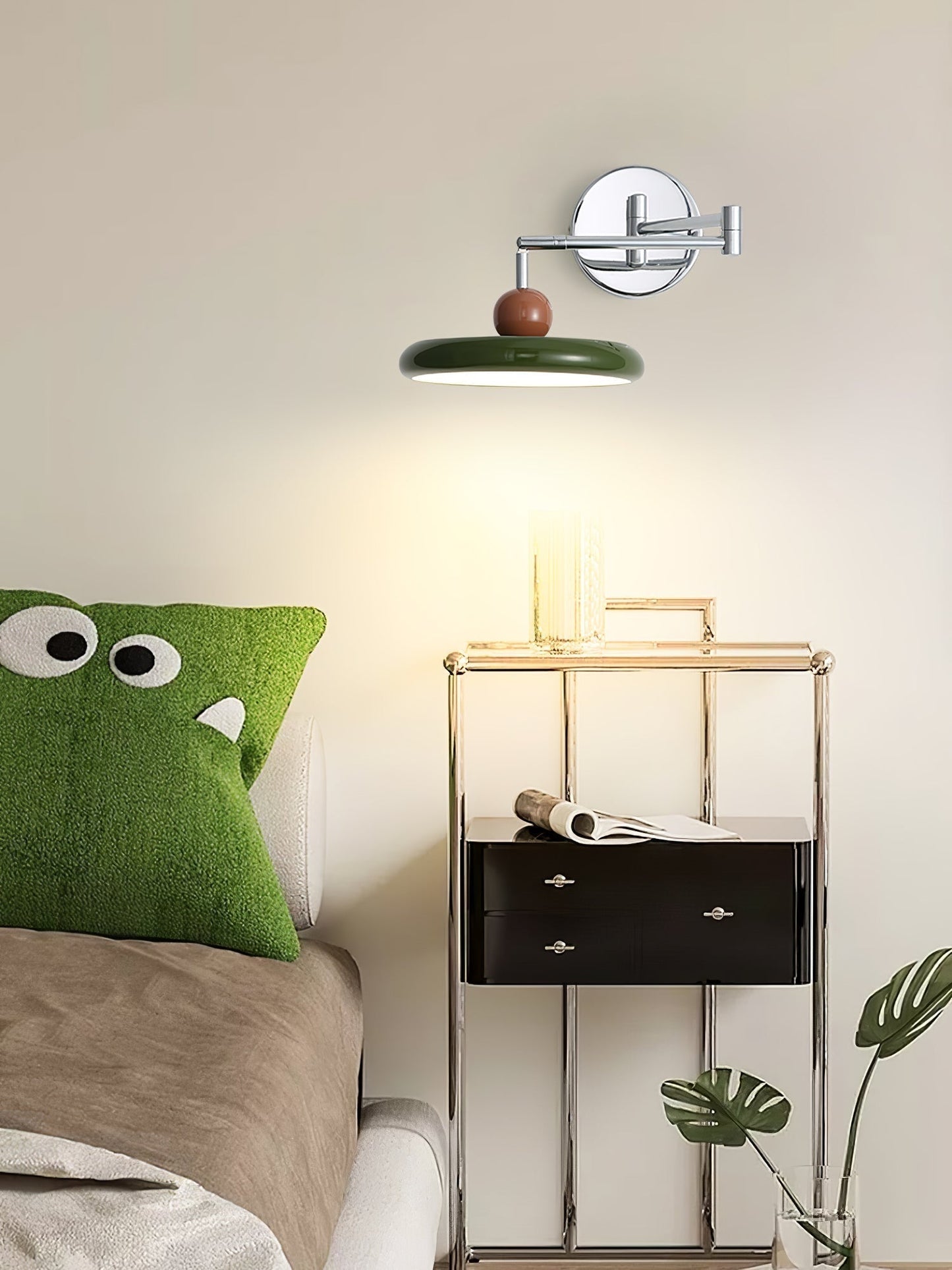 Flexible Lola Swing Arm Wandleuchte für Leseecken und Arbeitsplätze