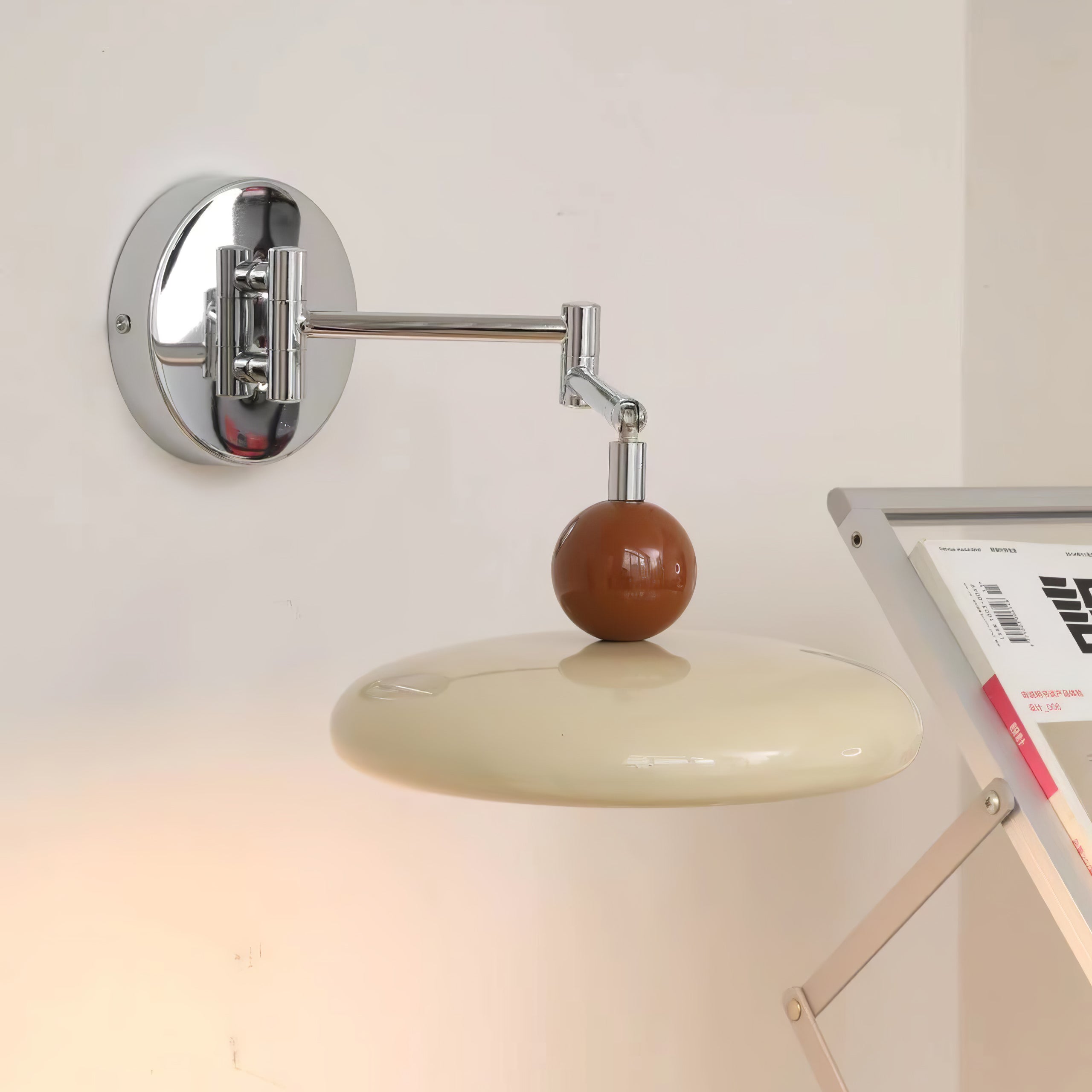 Flexible Lola Swing Arm Wandleuchte für Leseecken und Arbeitsplätze