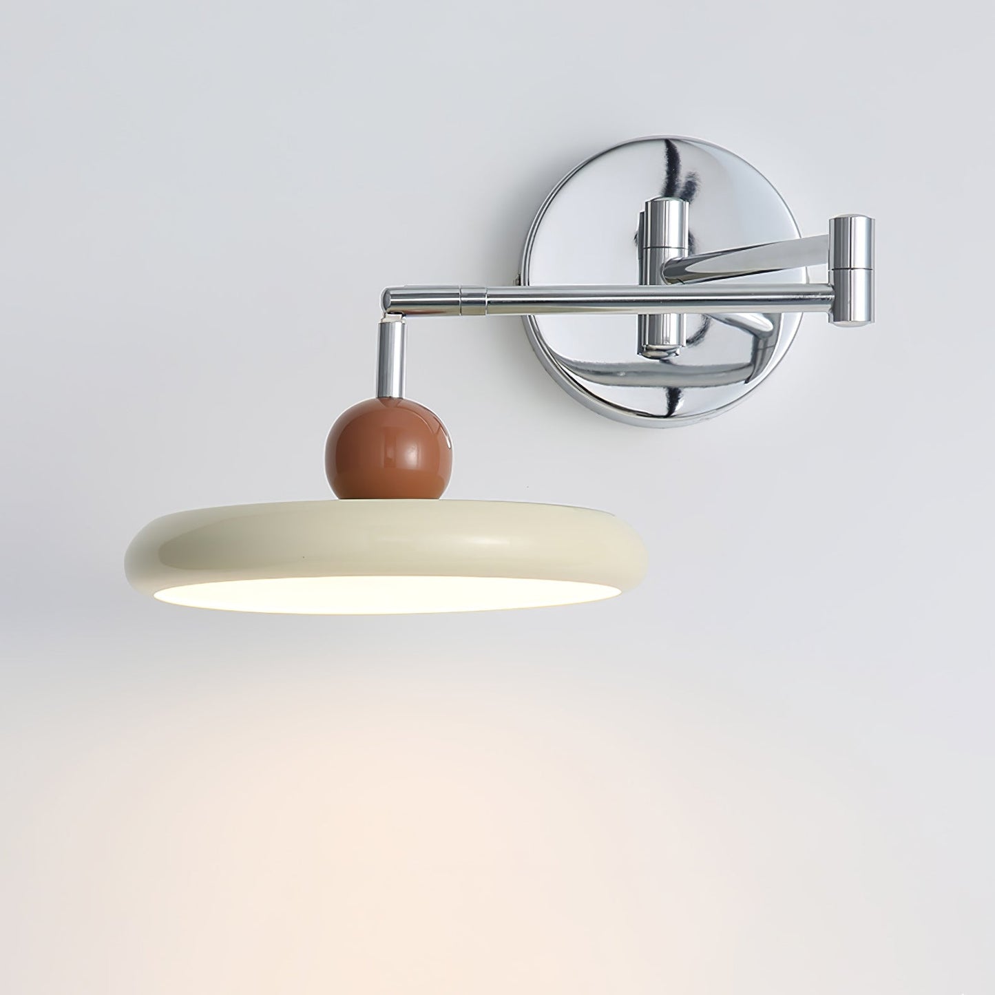 Flexible Lola Swing Arm Wandleuchte für Leseecken und Arbeitsplätze