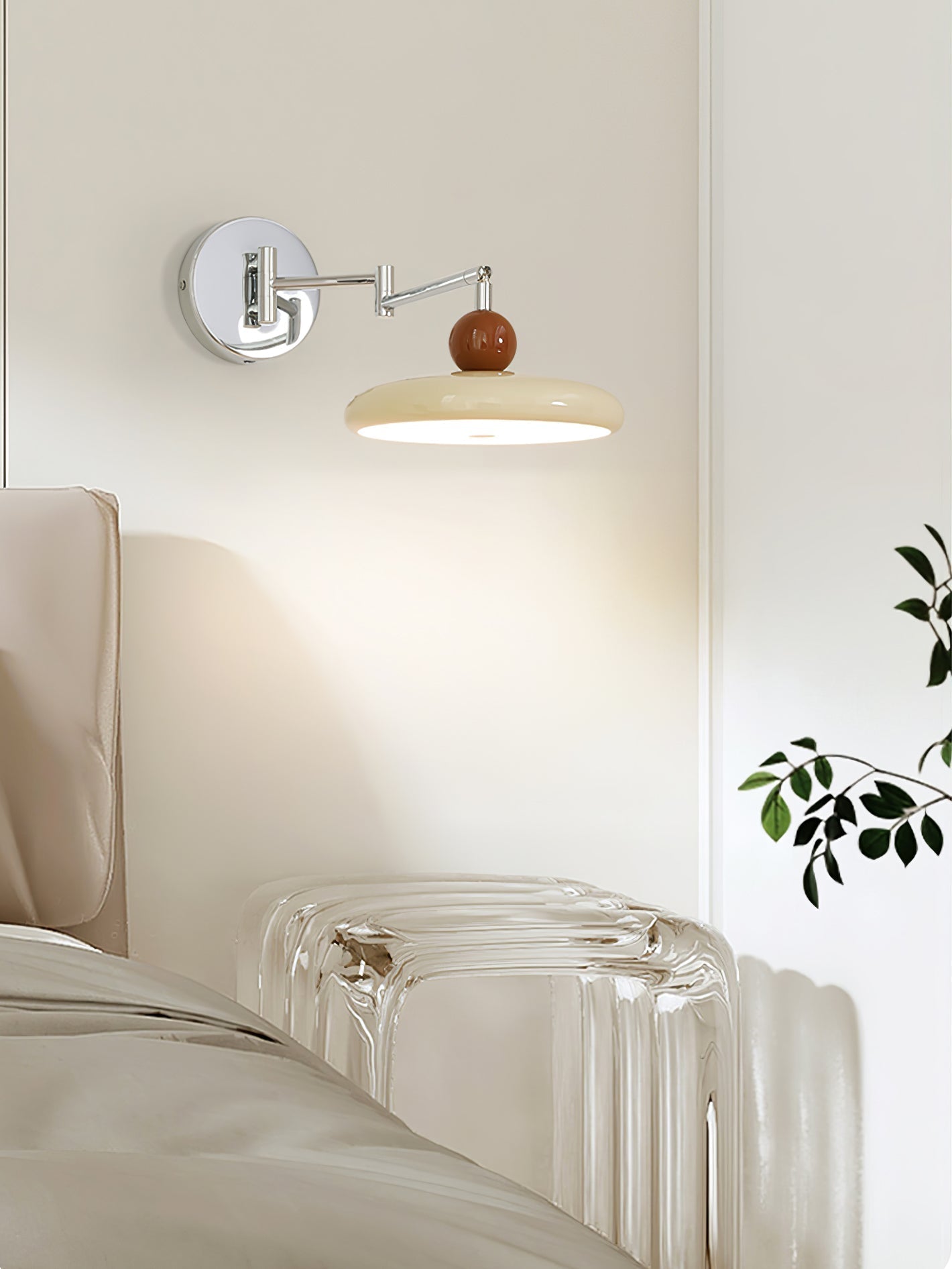 Flexible Lola Swing Arm Wandleuchte für Leseecken und Arbeitsplätze