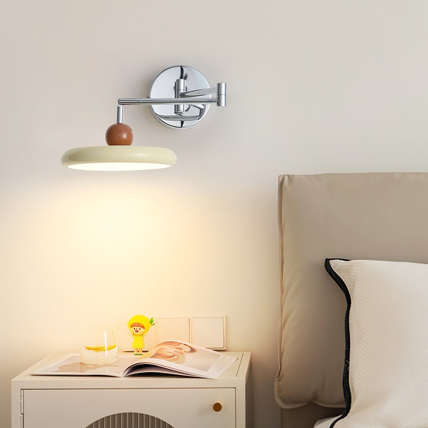 Flexible Lola Swing Arm Wandleuchte für Leseecken und Arbeitsplätze