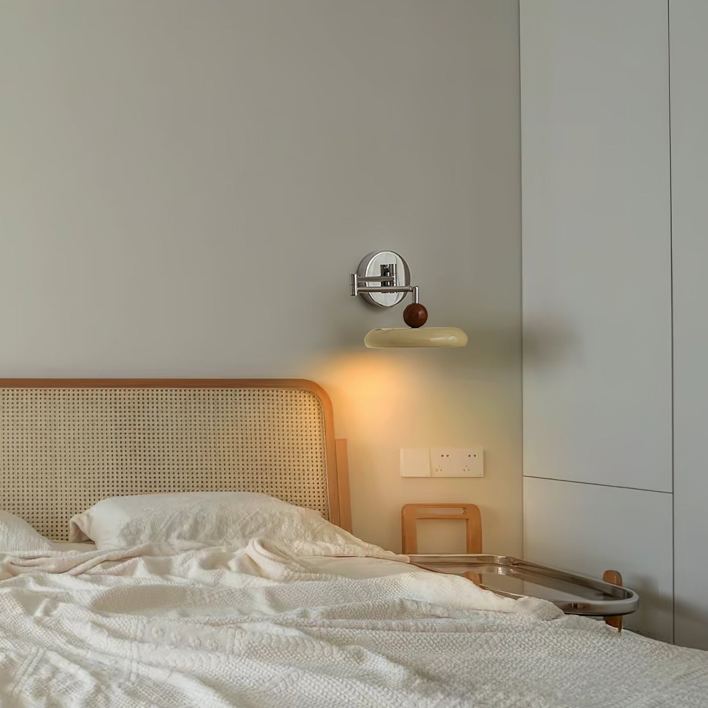 Flexible Lola Swing Arm Wandleuchte für Leseecken und Arbeitsplätze