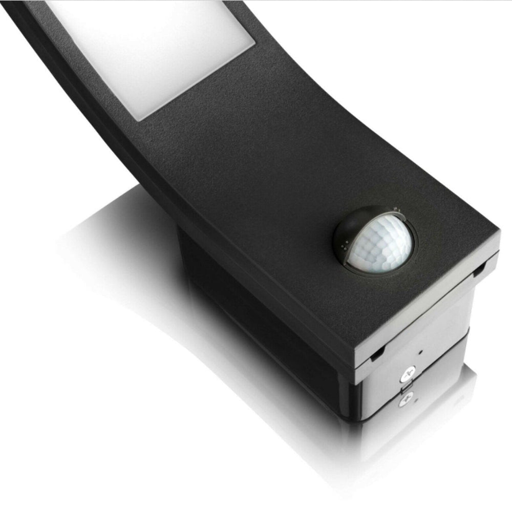 Gebogene LED-Wandlampe in Mattem Schwarz mit Bewegungsmelder