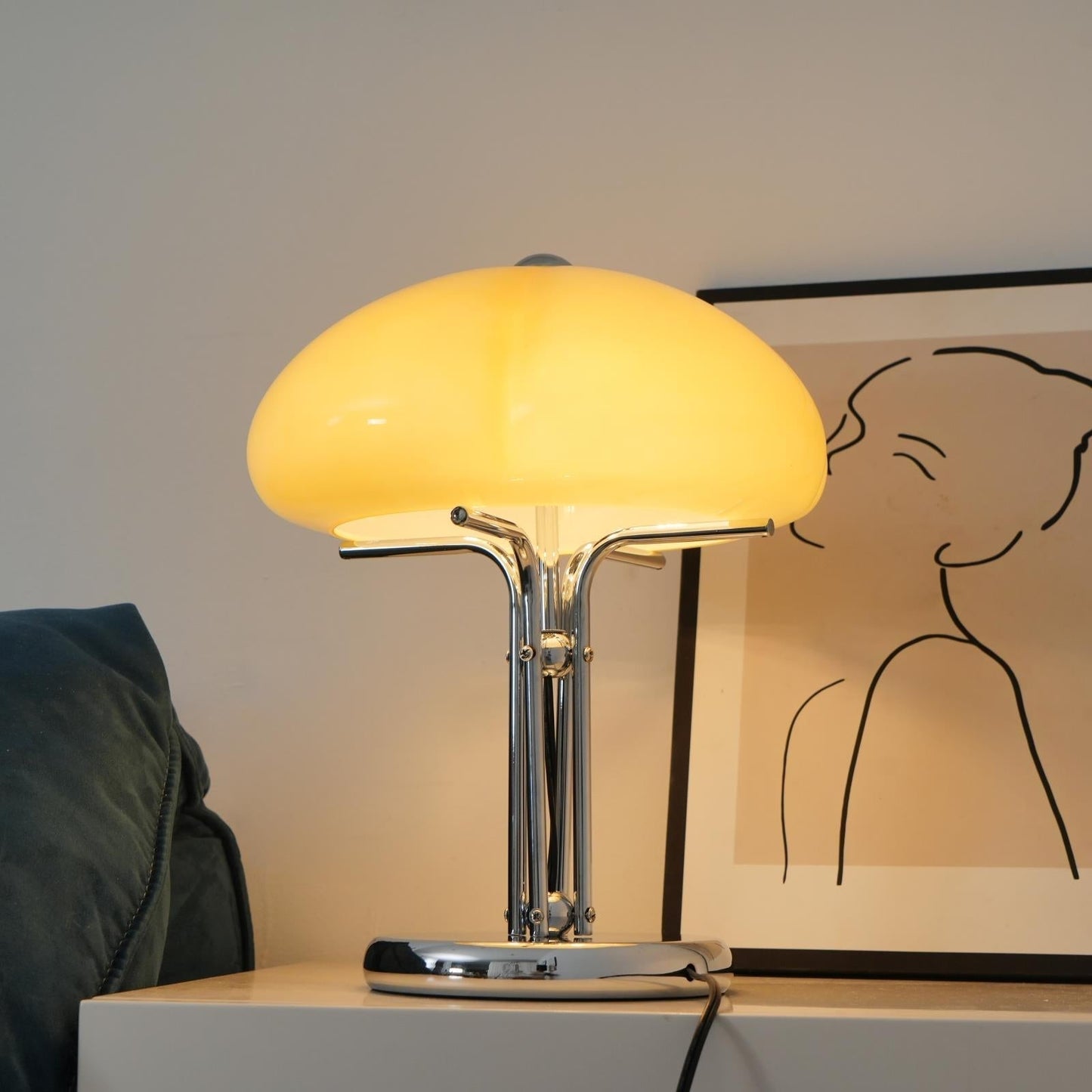 Moderne Bauhaus Tischlampe in Pilzform
