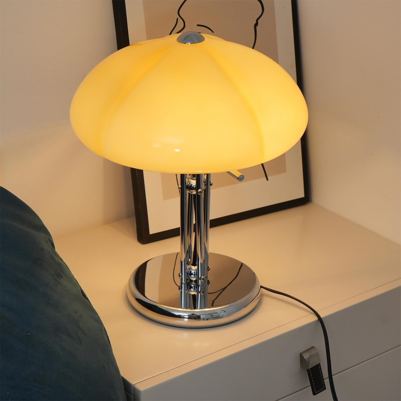 Moderne Bauhaus Tischlampe in Pilzform