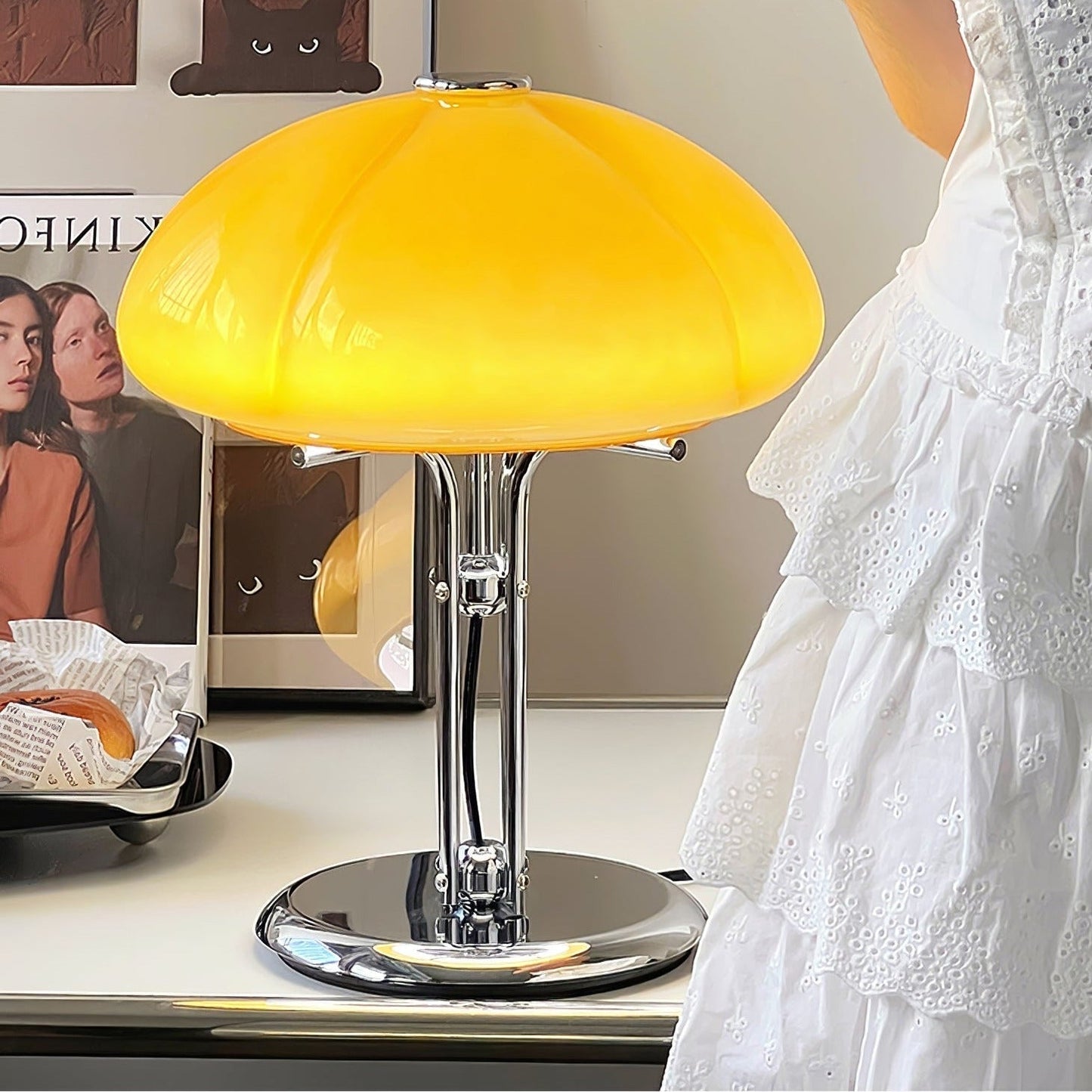Moderne Bauhaus Tischlampe in Pilzform