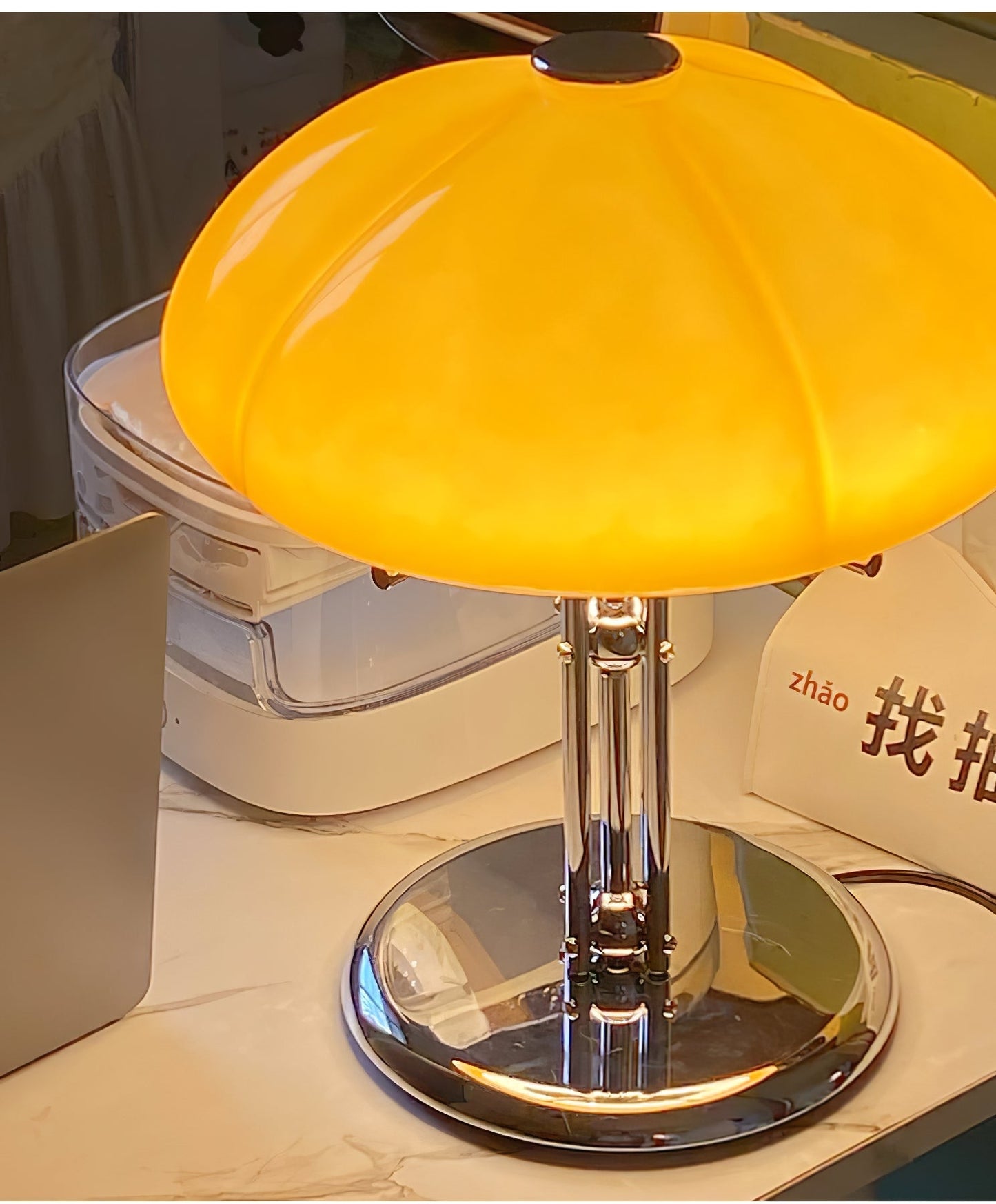 Moderne Bauhaus Tischlampe in Pilzform