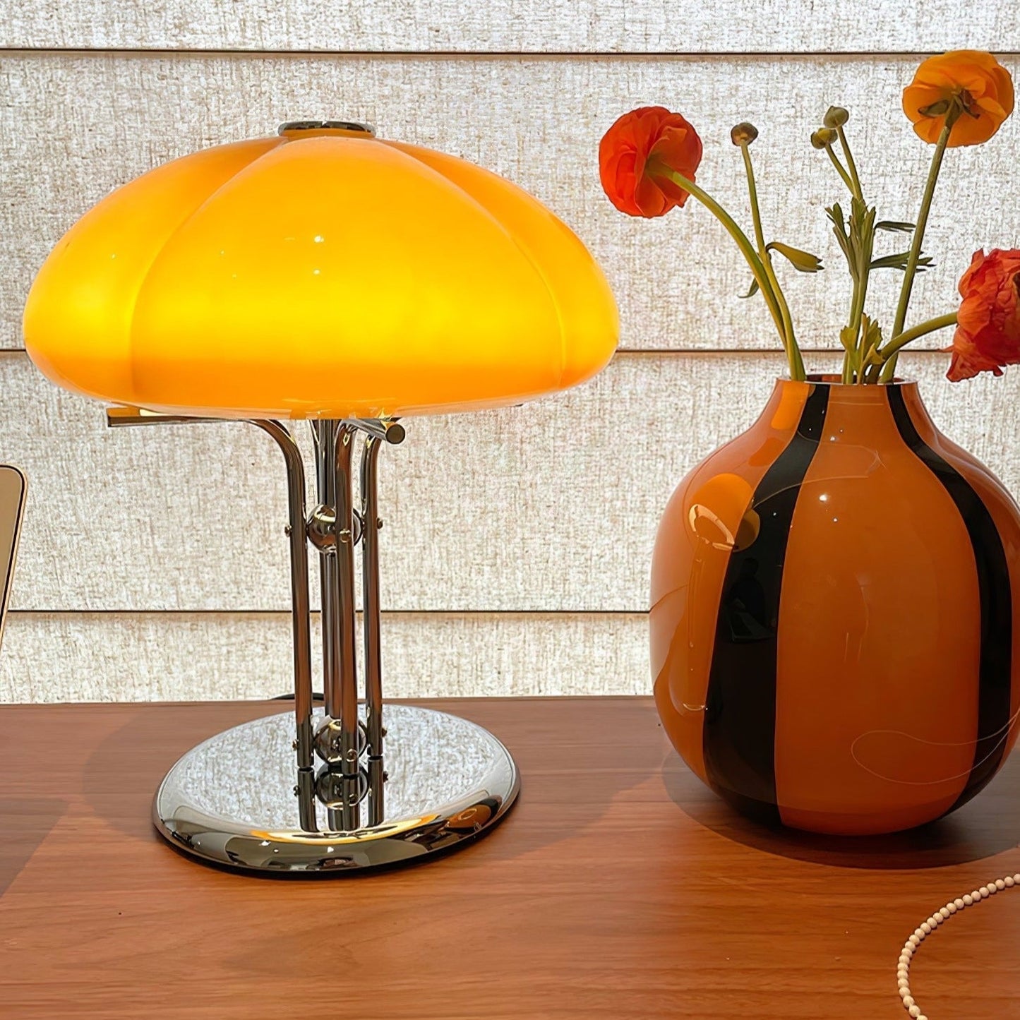 Moderne Bauhaus Tischlampe in Pilzform
