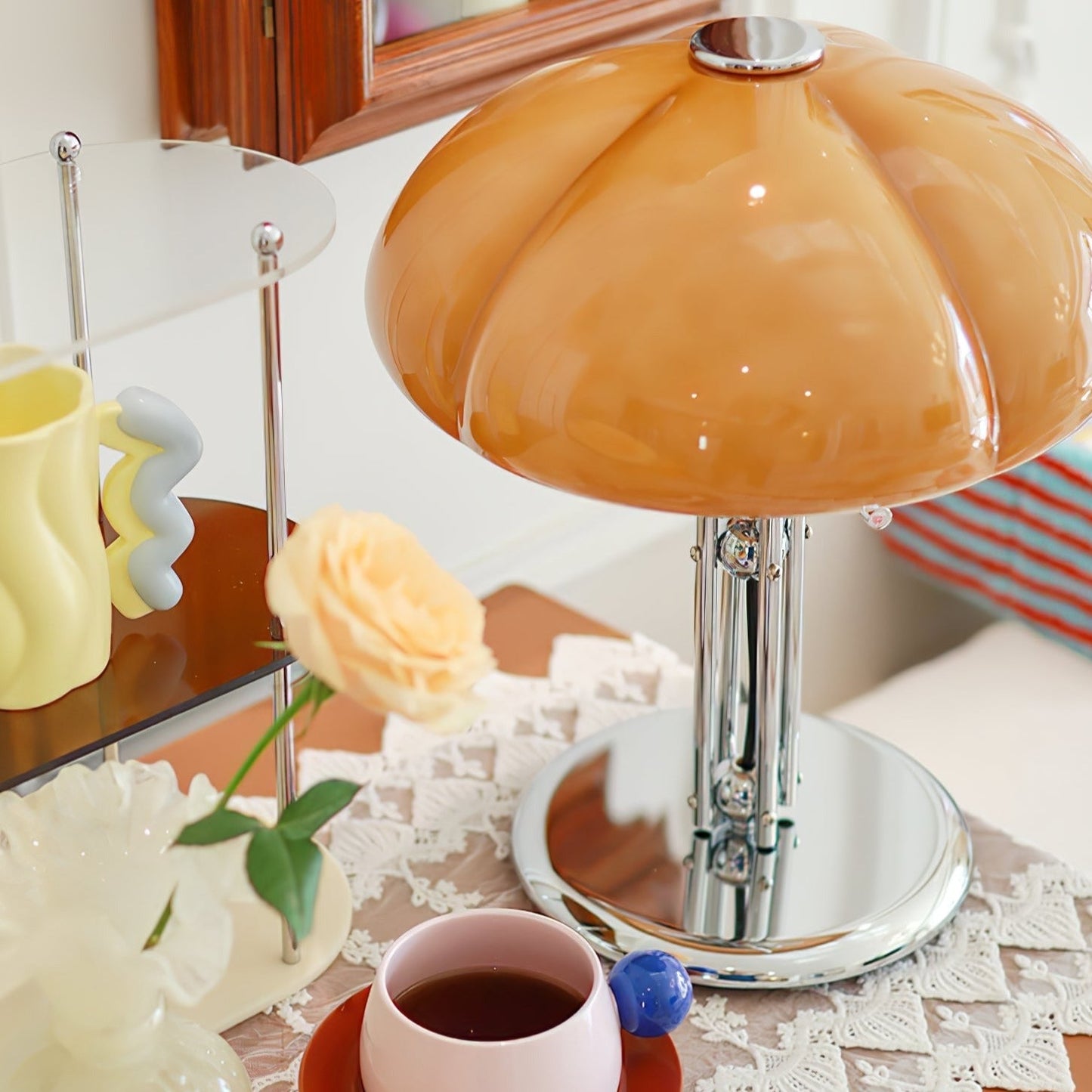Moderne Bauhaus Tischlampe in Pilzform