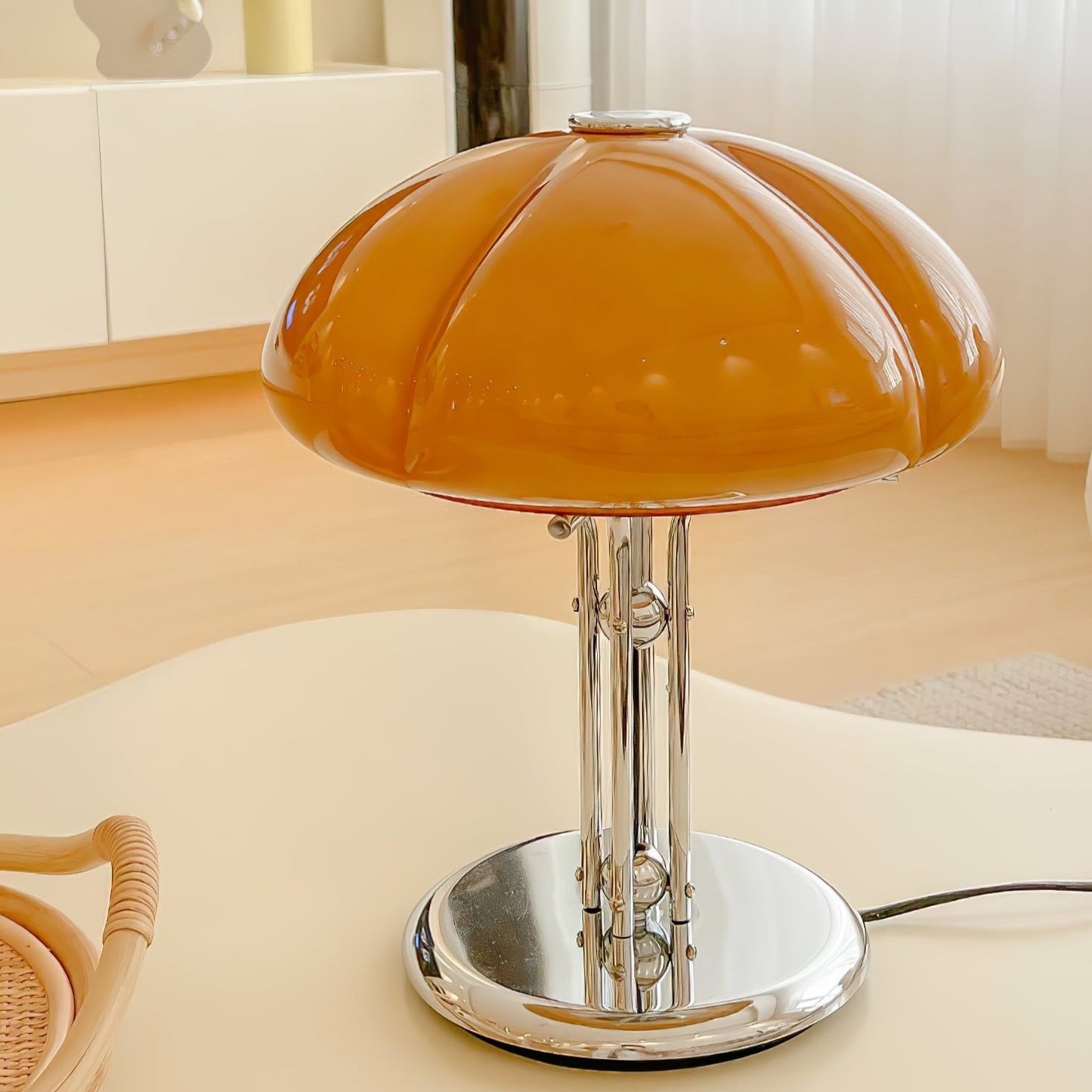 Moderne Bauhaus Tischlampe in Pilzform