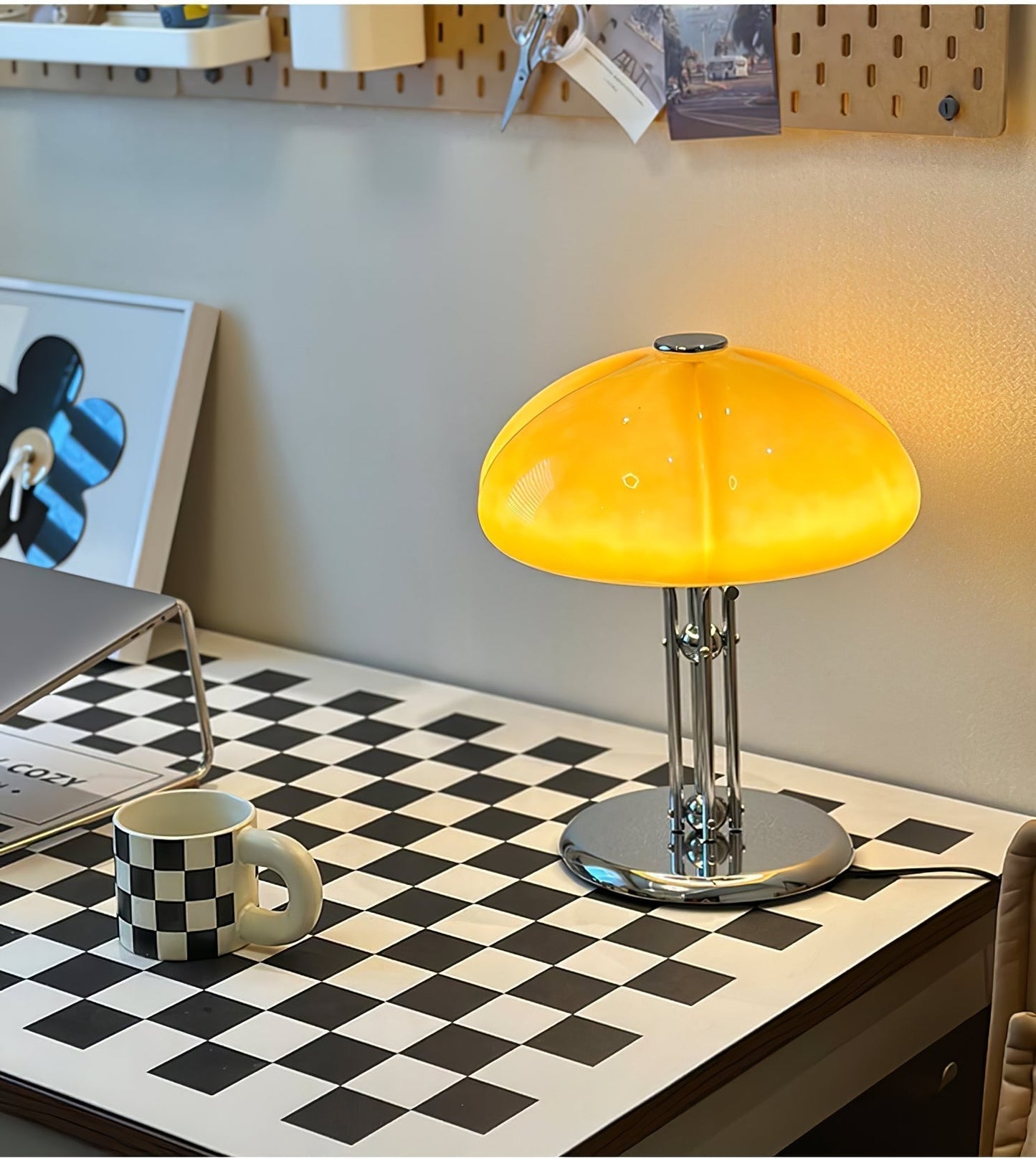Moderne Bauhaus Tischlampe in Pilzform