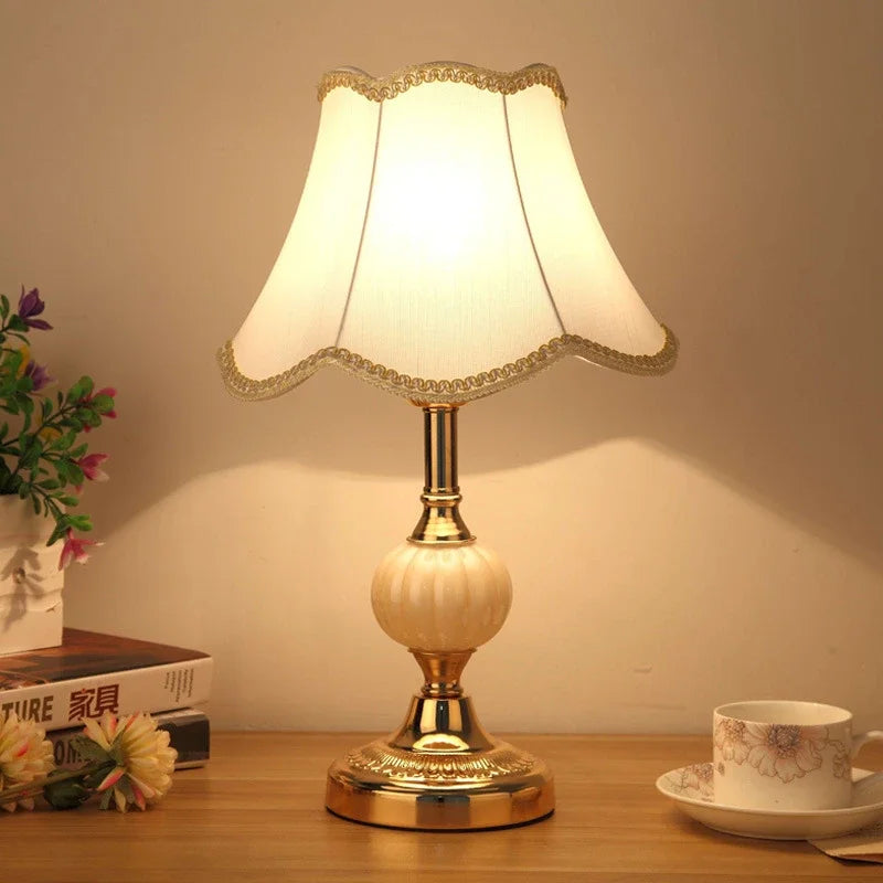 Glas-Eisen Kunst Tischlampe im Nordic Stil