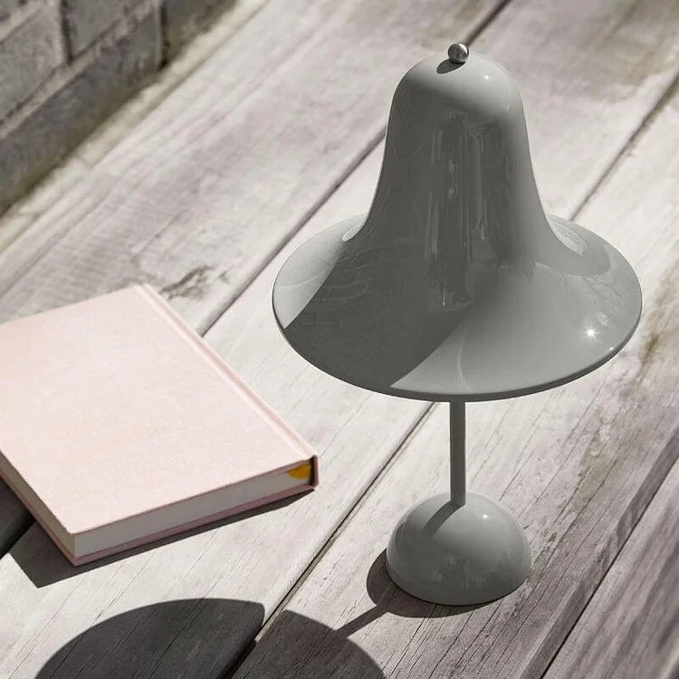 Tischleuchte im Glockendesign