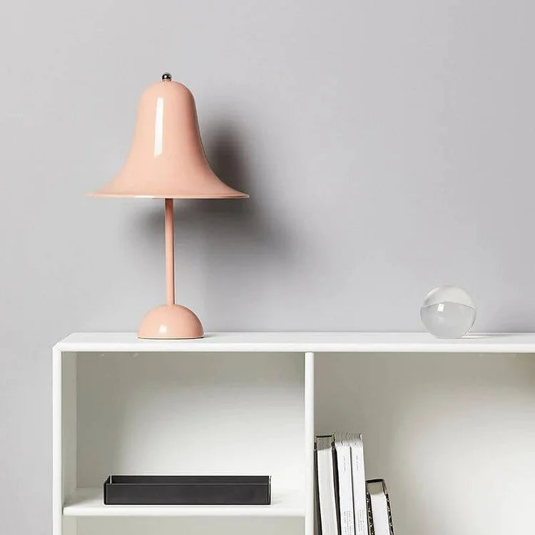 Tischleuchte im Glockendesign