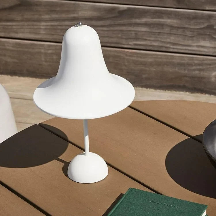 Tischleuchte im Glockendesign