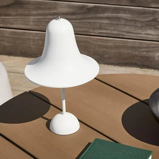Tischleuchte im Glockendesign
