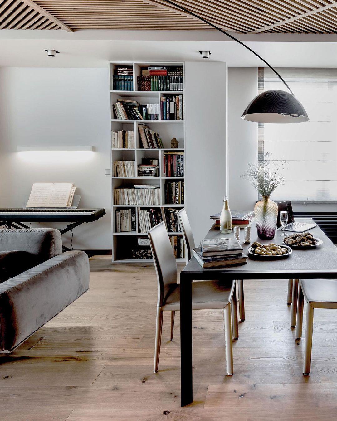 Geschwungene LED Stehlampe im Arc-Stil für Stimmungsvolle Beleuchtung