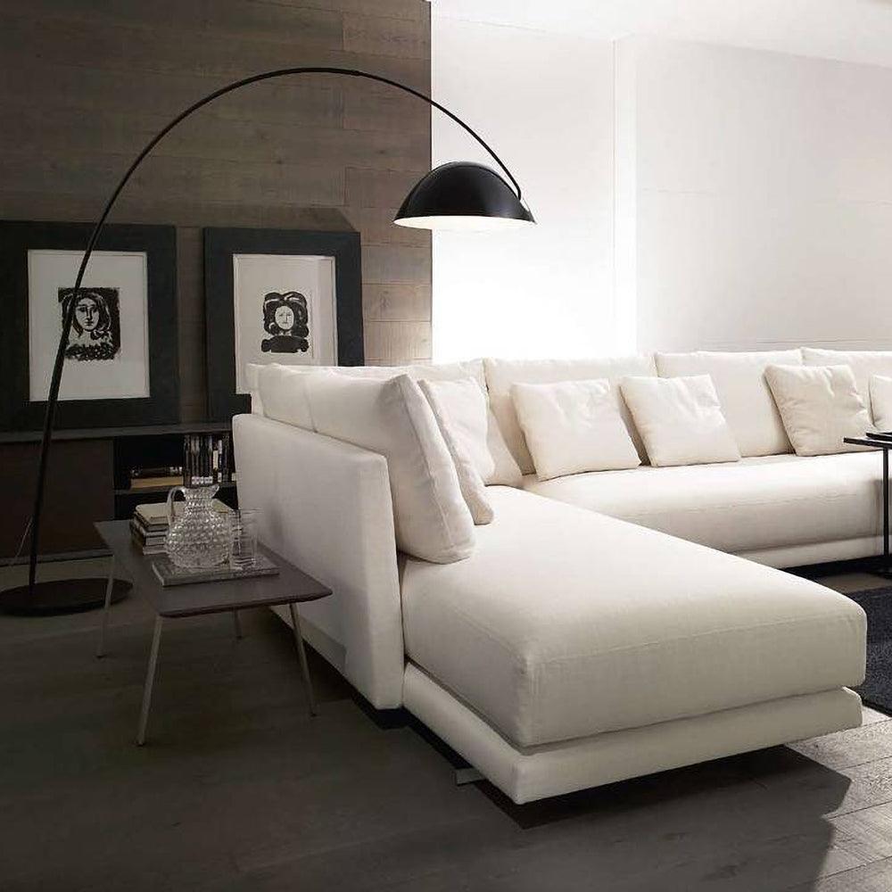 Geschwungene LED Stehlampe im Arc-Stil für Stimmungsvolle Beleuchtung