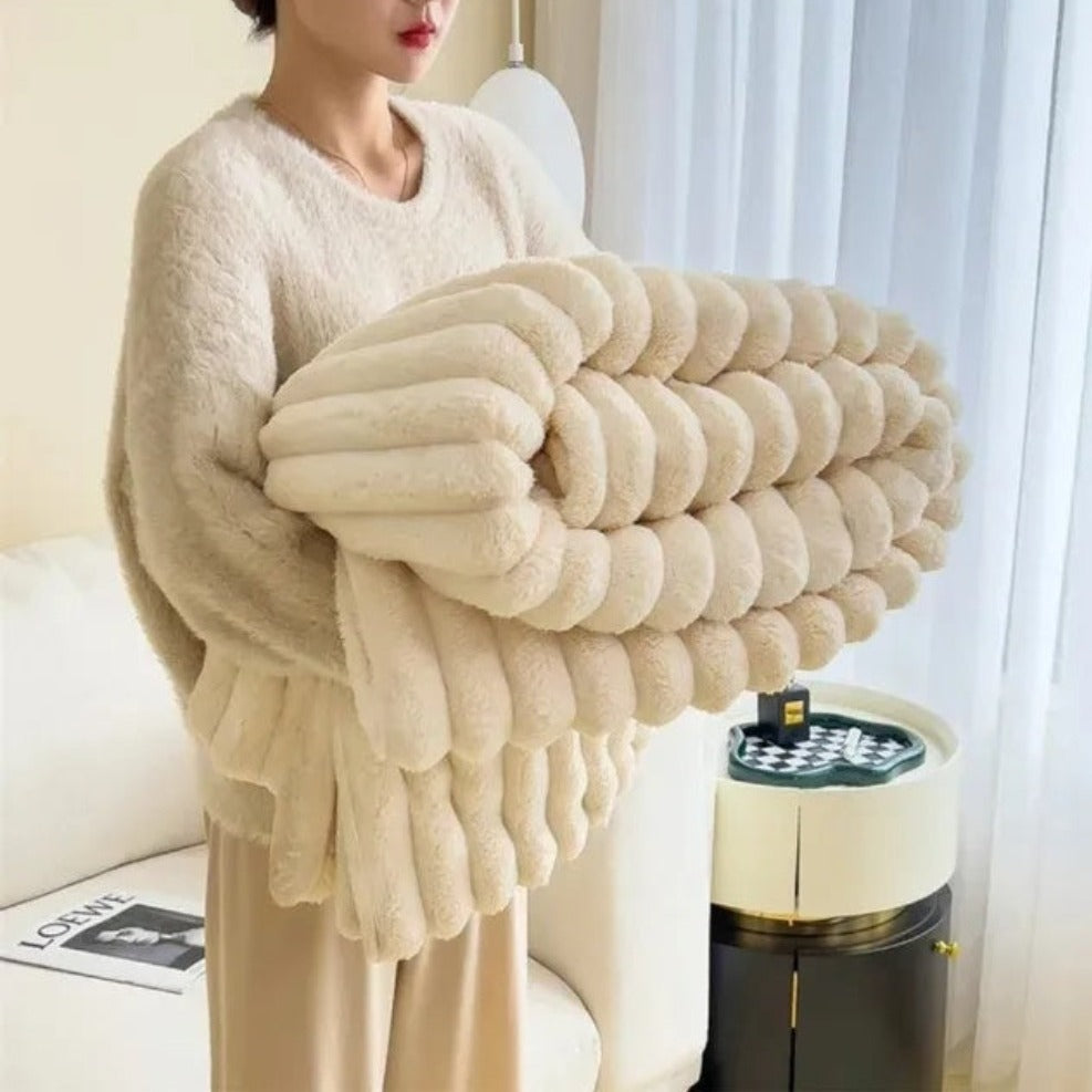 Warme Plüschdecke mit Streifenmuster – Flauschig & gemütlich