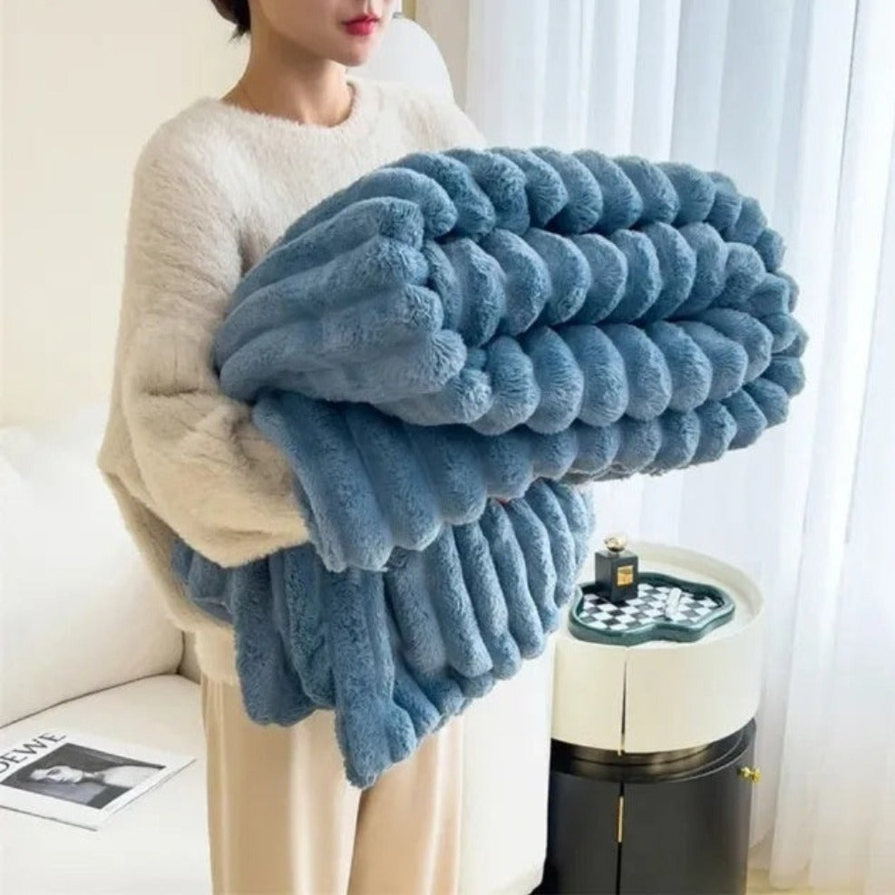 Warme Plüschdecke mit Streifenmuster – Flauschig & gemütlich