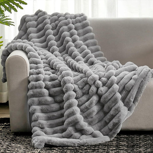 Warme Plüschdecke mit Streifenmuster – Flauschig & gemütlich