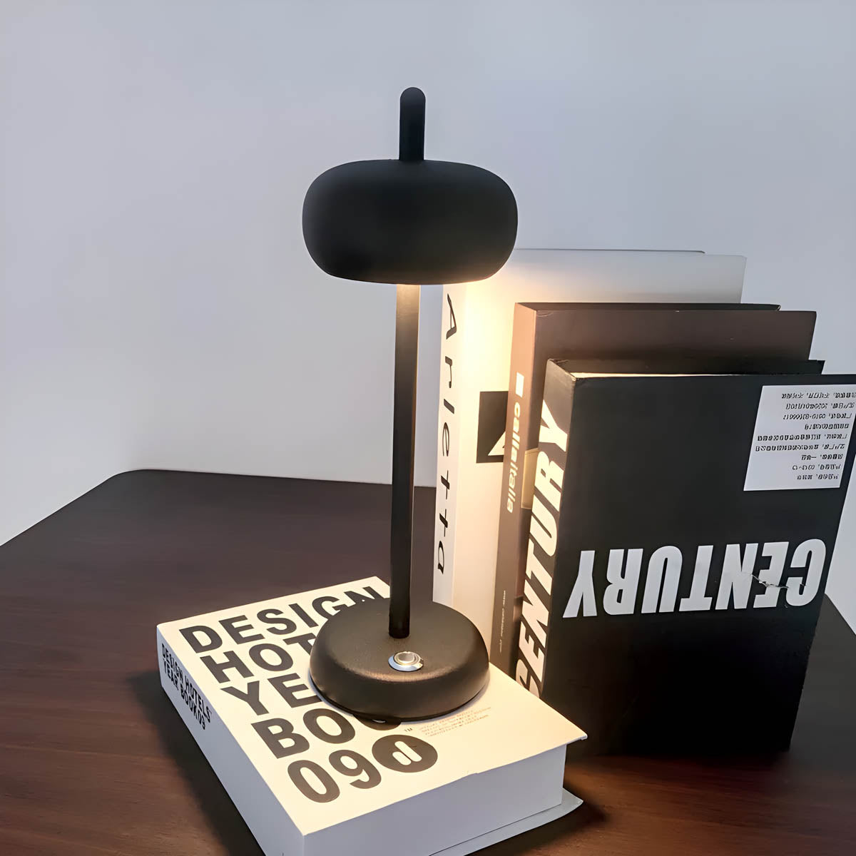 Schlanke Schreibtischlampe im Mid-Century Stil
