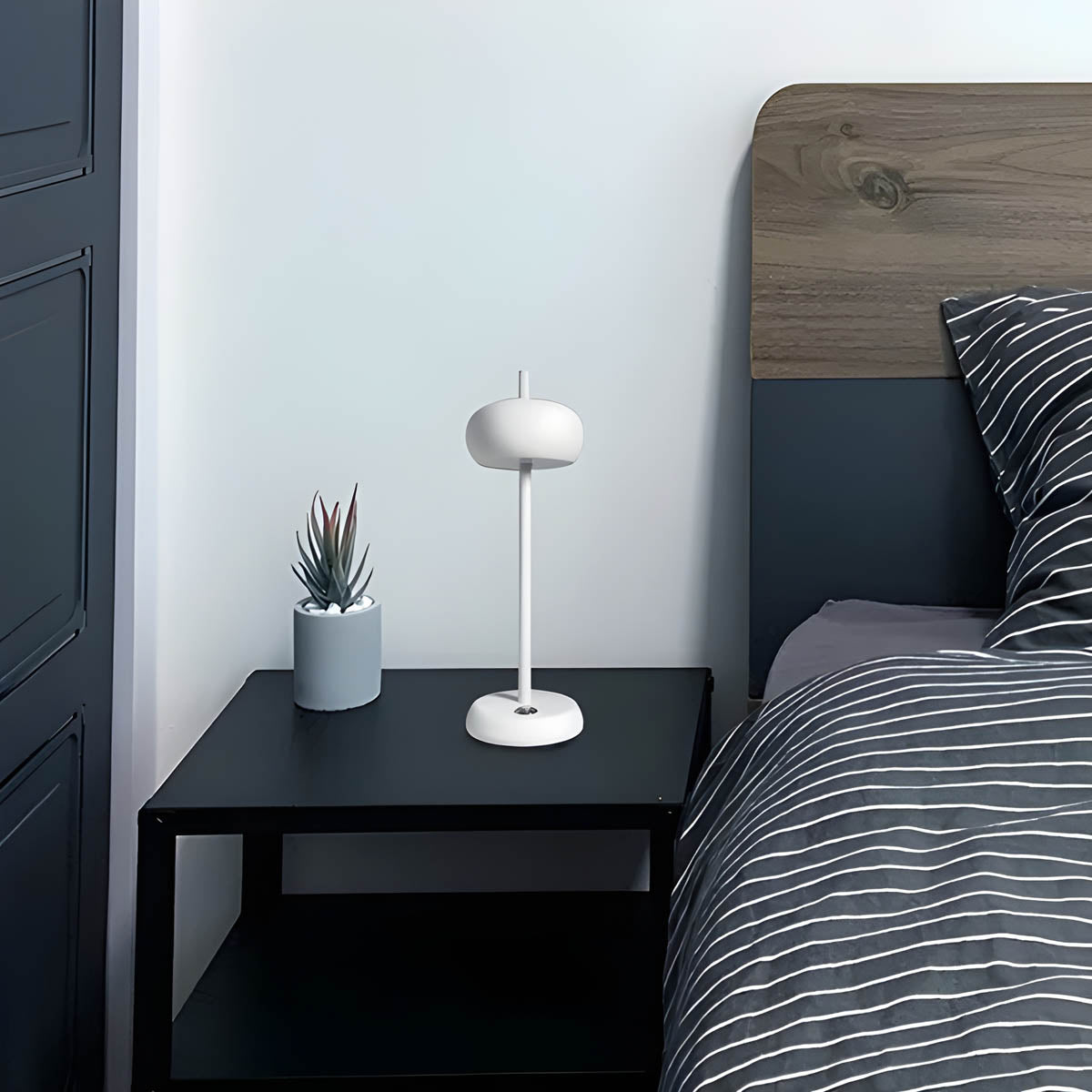Schlanke Schreibtischlampe im Mid-Century Stil