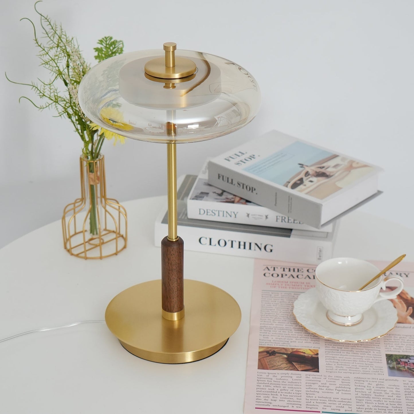 Schlanke Tischlampe aus Glas – Minimalistisch