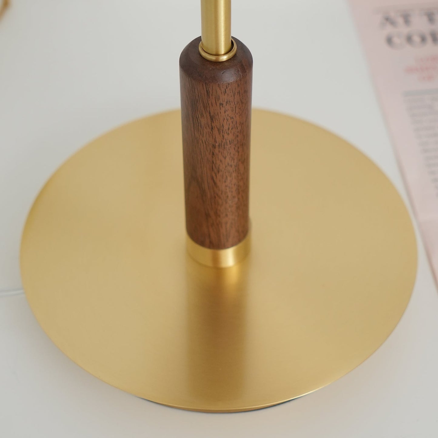 Schlanke Tischlampe aus Glas – Minimalistisch