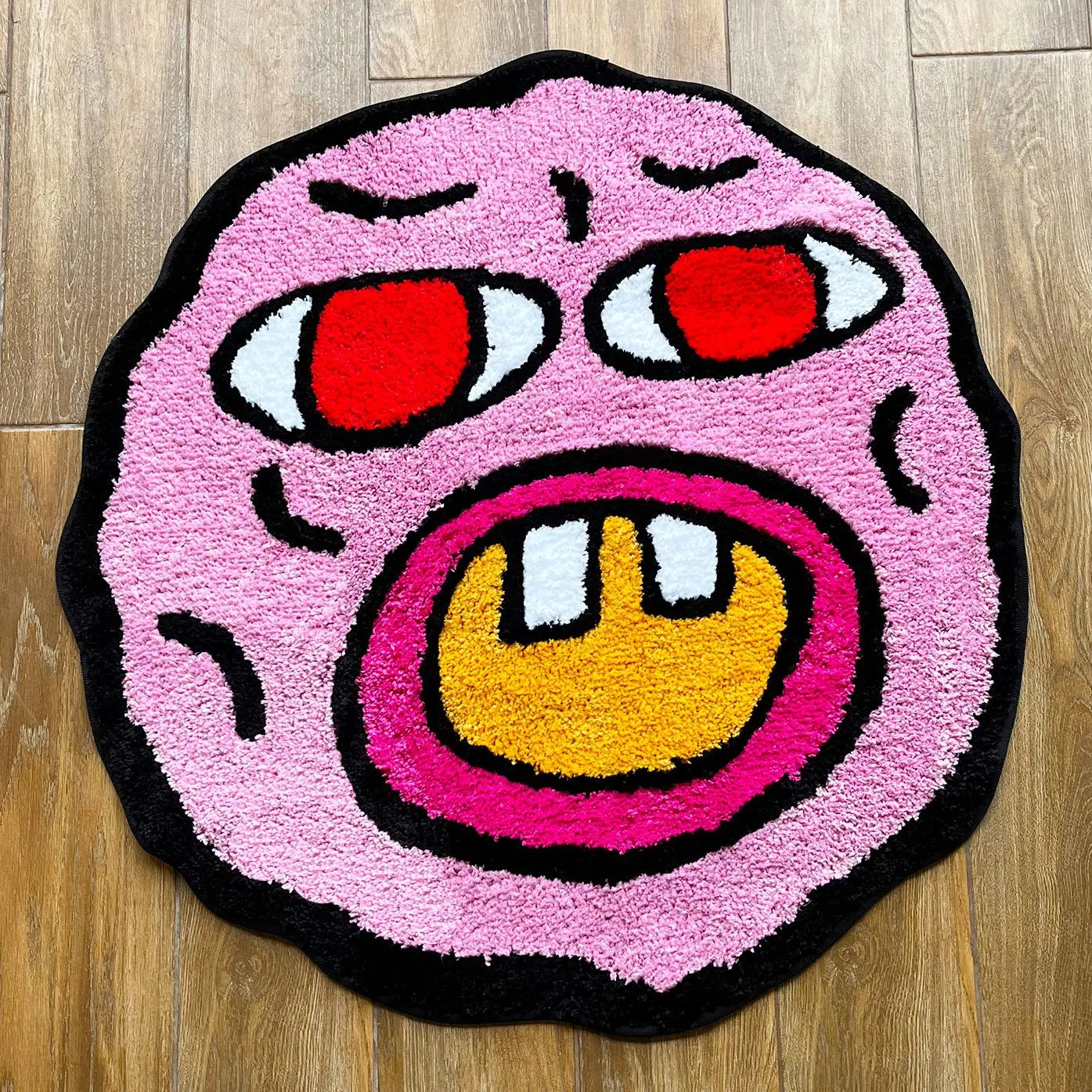 Rosa Teppich mit Cartoon-Motiv – Verspieltes Design