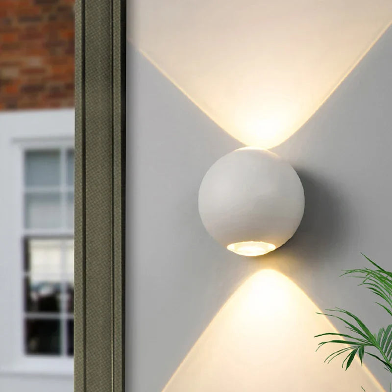 Aluminium Wandleuchte in Kugelform – Modernes Design