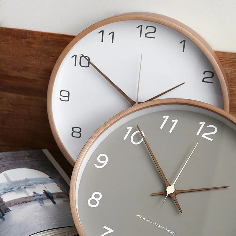 Zeitentrückung – Wanduhr aus Holz und Glas