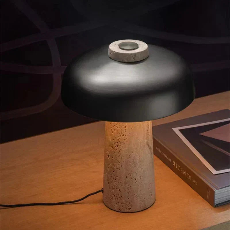 Rustikale Tischlampe aus Travertin