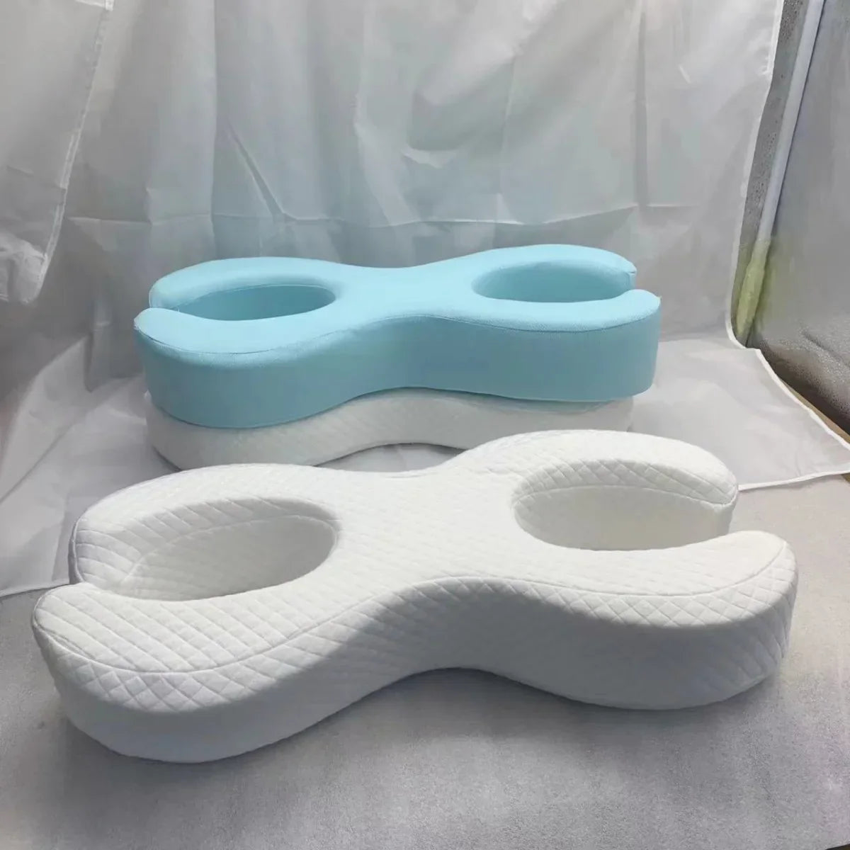 Konturiertes Seitenschläferkissen mit Ergonomischer Form