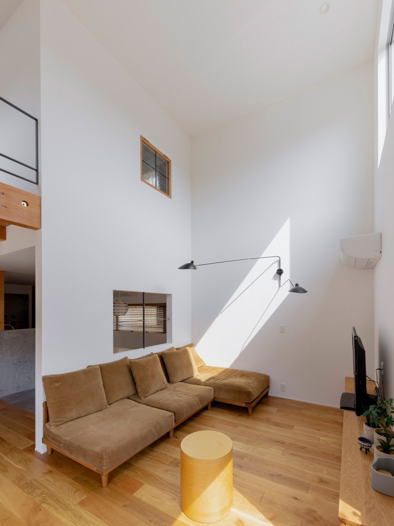 Minimalistische Verstellbare Wandleuchte mit Schwenkarm