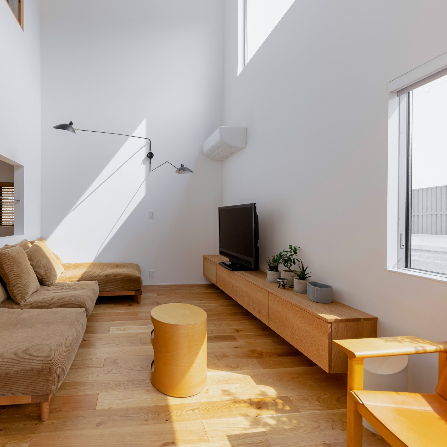 Minimalistische Verstellbare Wandleuchte mit Schwenkarm