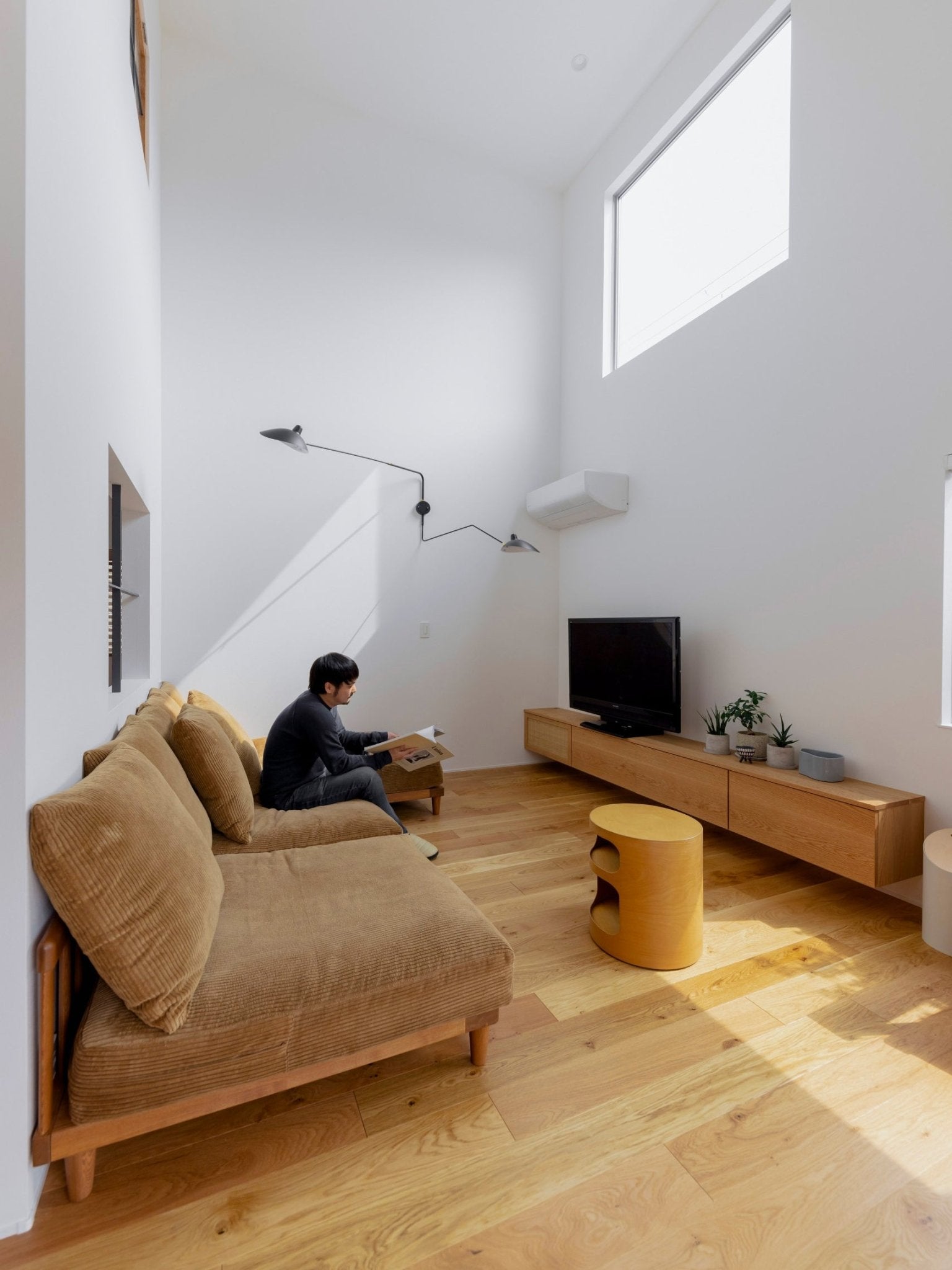 Minimalistische Verstellbare Wandleuchte mit Schwenkarm