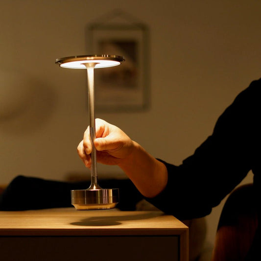 Tischlampe mit Warmem Licht – Schlichtes Design für Wohnräume