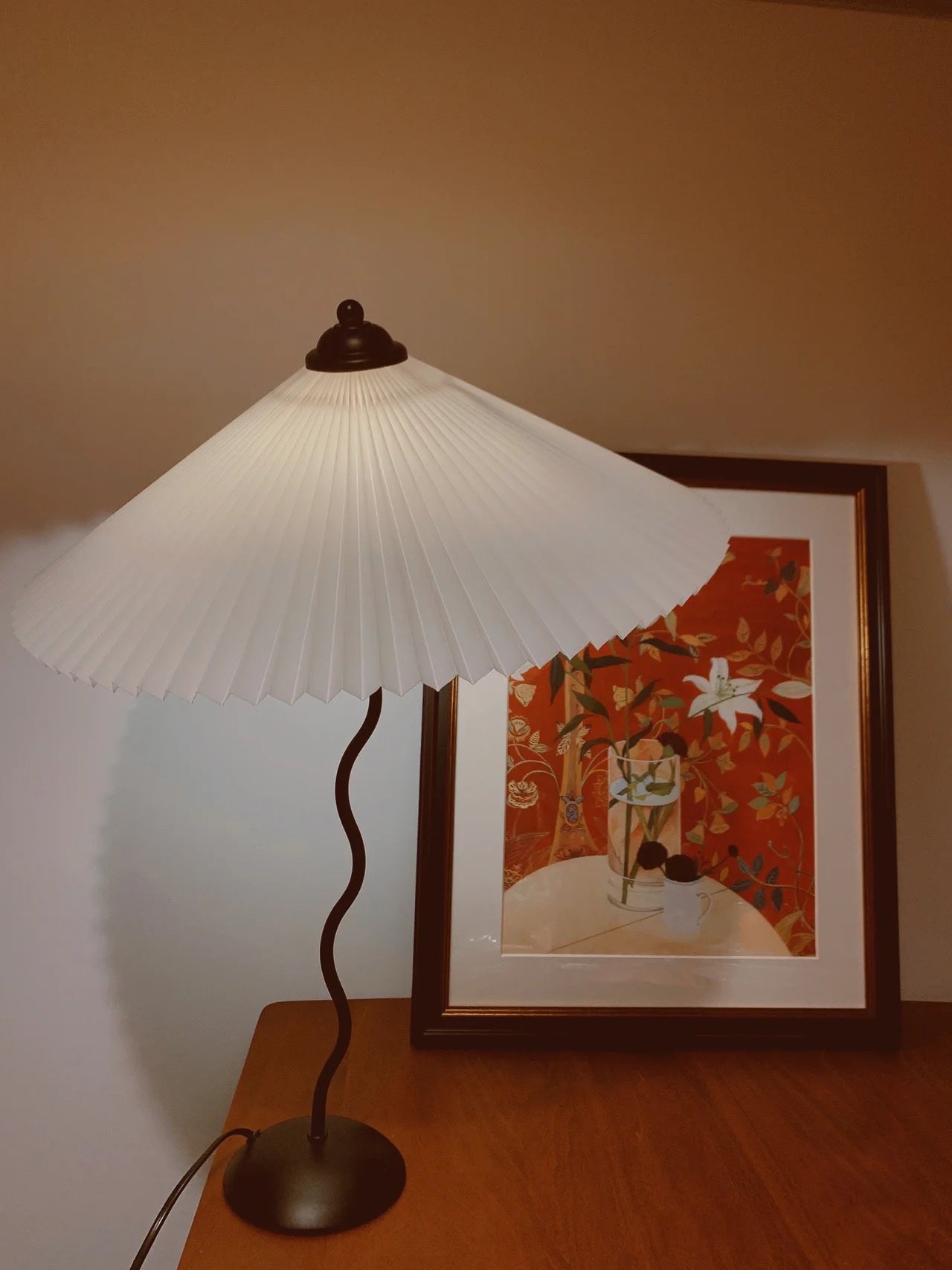 Tischlampe mit Plissiertem Stoffschirm