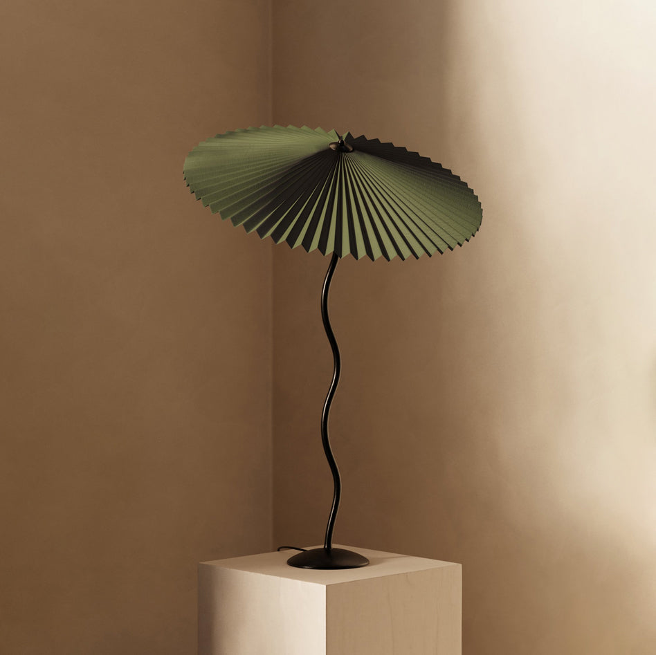 Tischlampe mit Plissiertem Stoffschirm