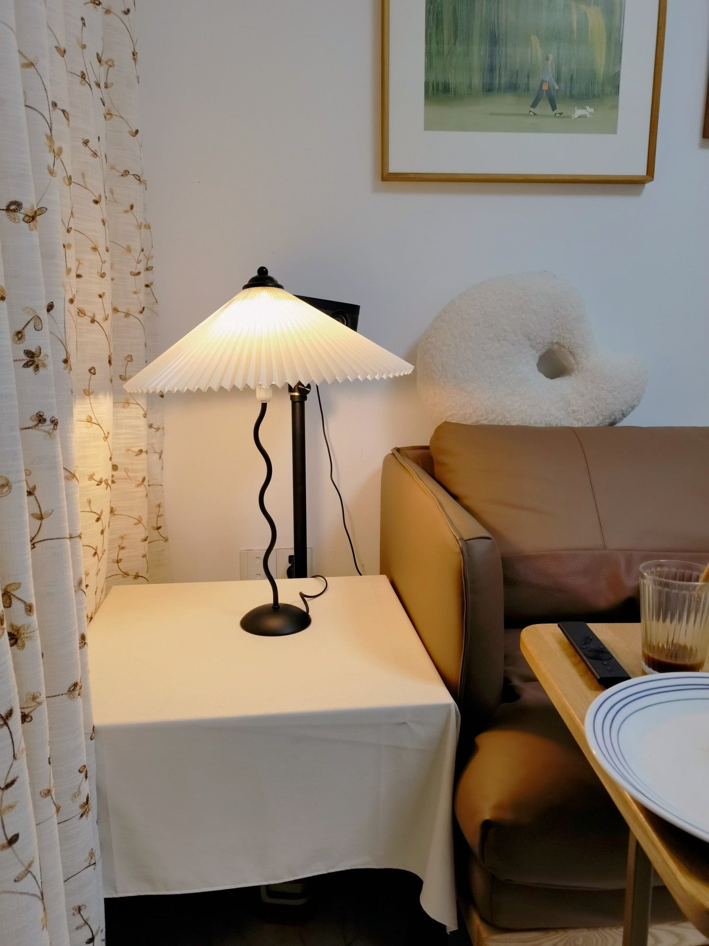 Tischlampe mit Plissiertem Stoffschirm