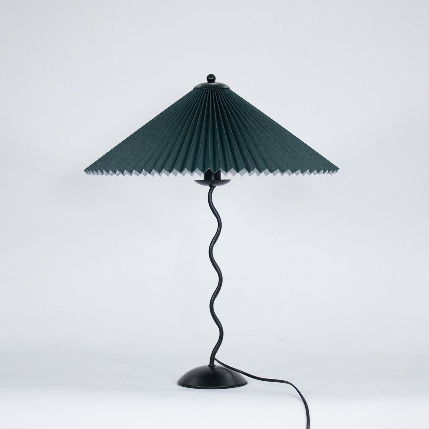 Tischlampe mit Plissiertem Stoffschirm
