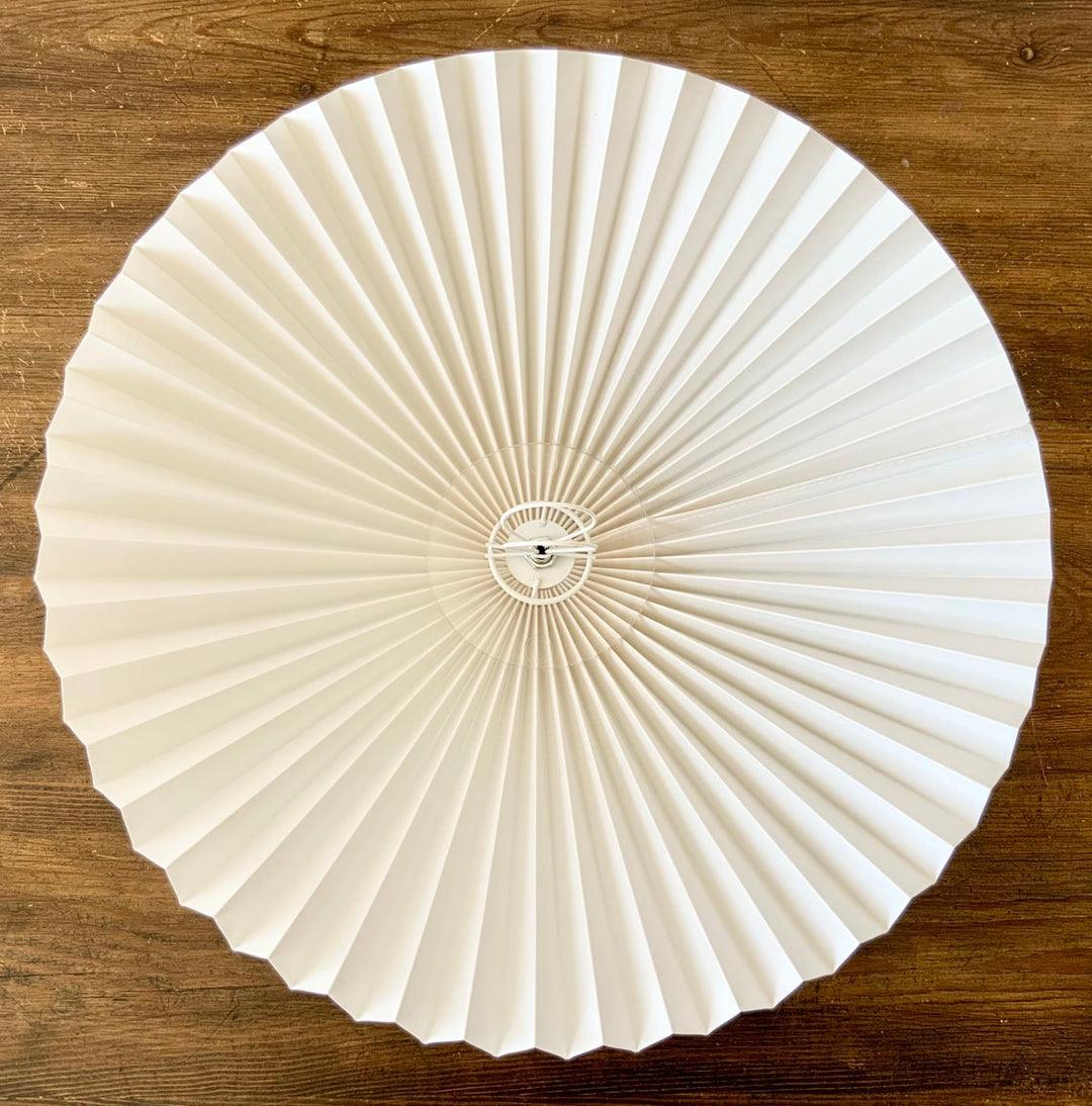 Tischlampe mit Plissiertem Stoffschirm