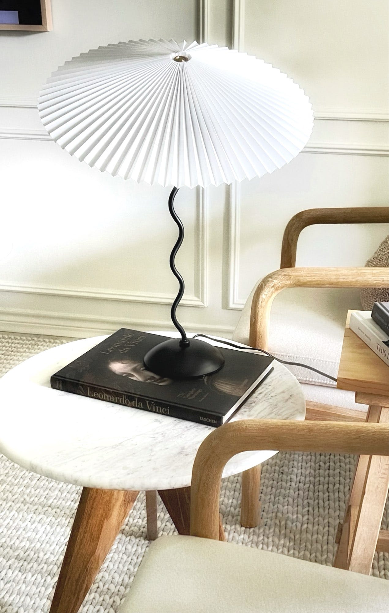 Tischlampe mit Plissiertem Stoffschirm