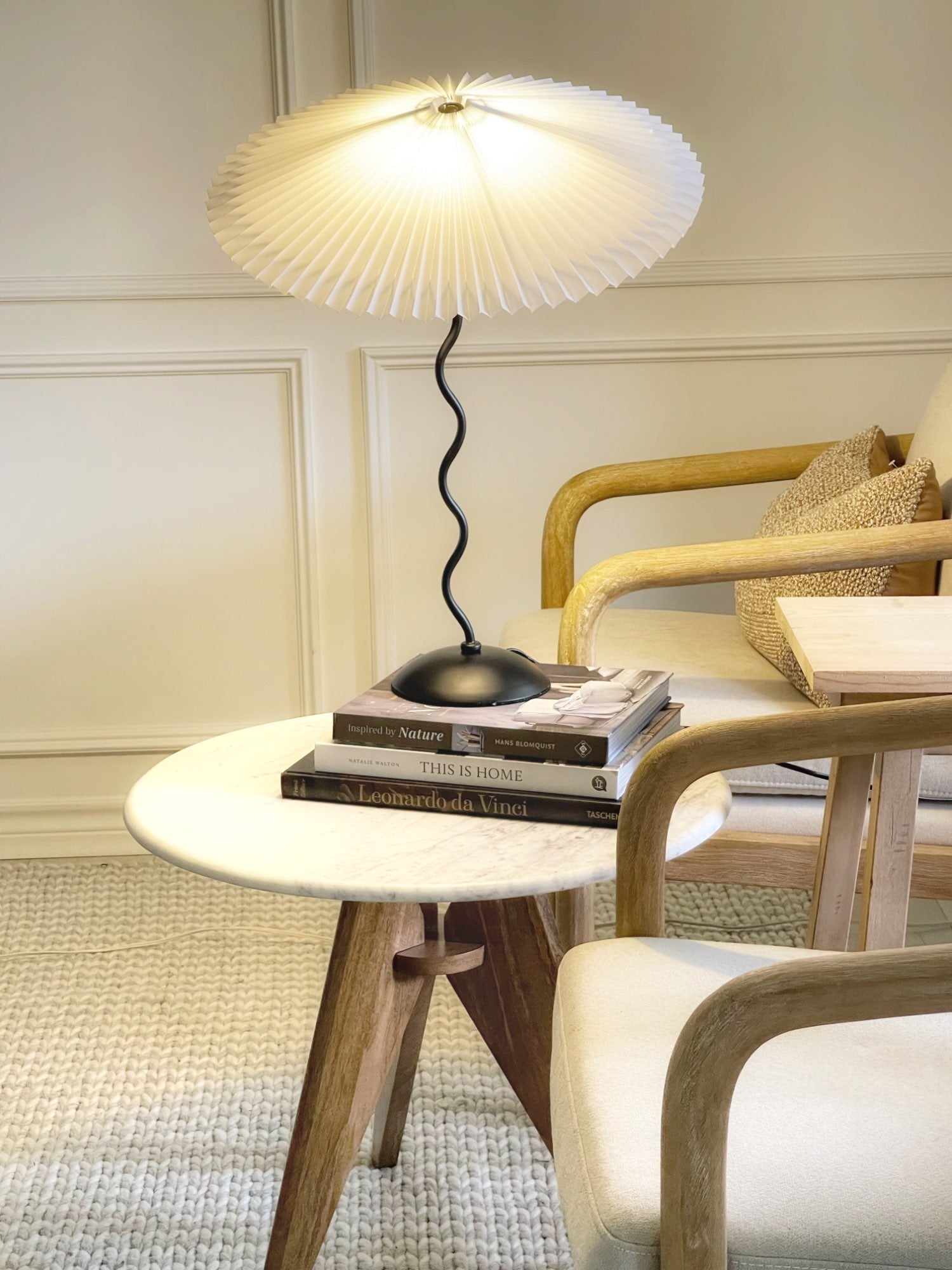 Tischlampe mit Plissiertem Stoffschirm