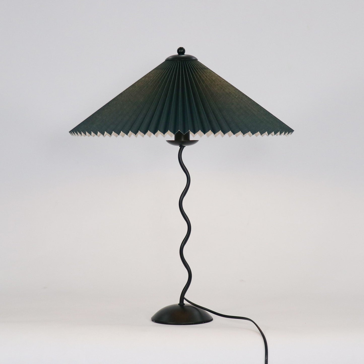 Tischlampe mit Plissiertem Stoffschirm