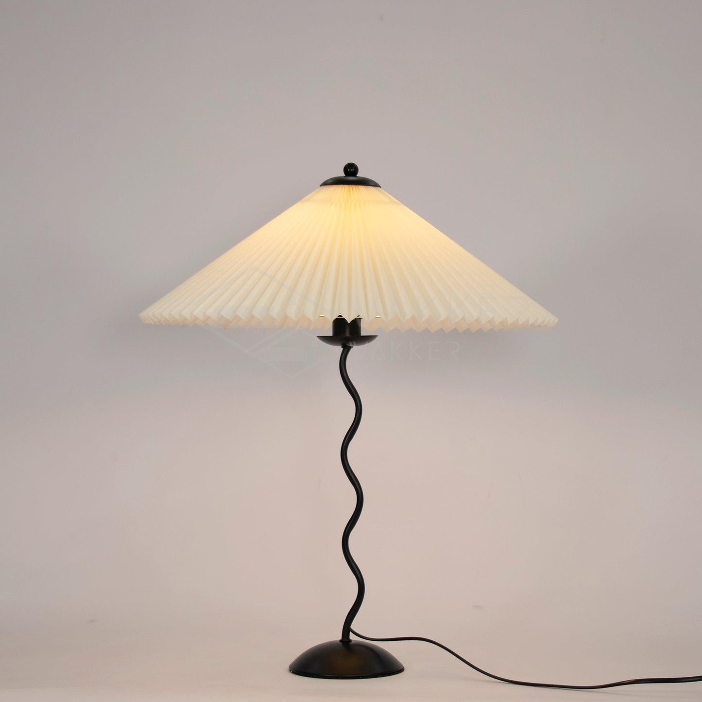 Tischlampe mit Plissiertem Stoffschirm