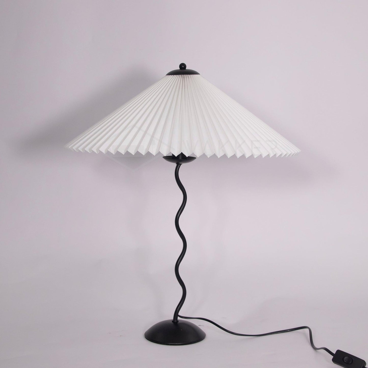 Tischlampe mit Plissiertem Stoffschirm